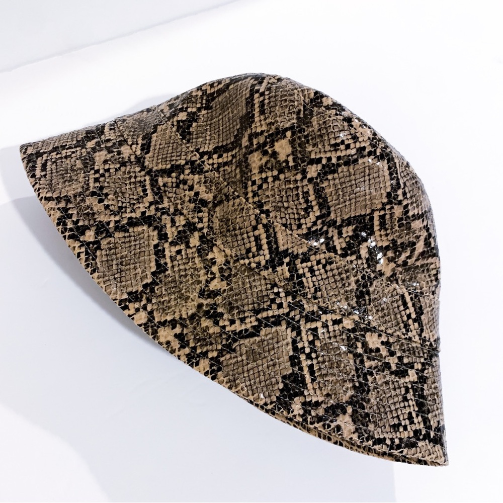 NWT Urban Outfitters Jade Snake Bucket Hat - Picture 7 of 10